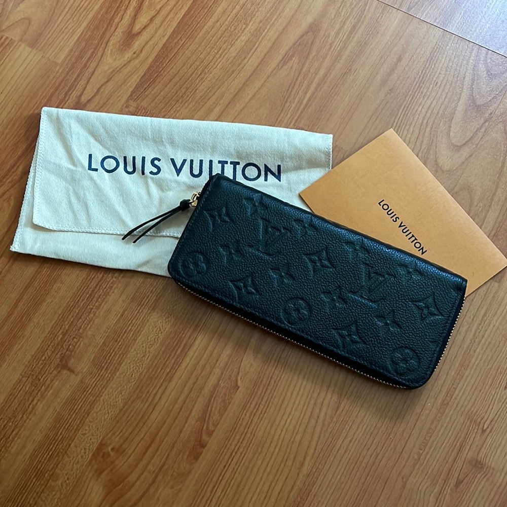 Authentic Louis Vuitton- CLÉMENCE WALLET (black)